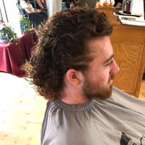 Men's curly hair shape-up